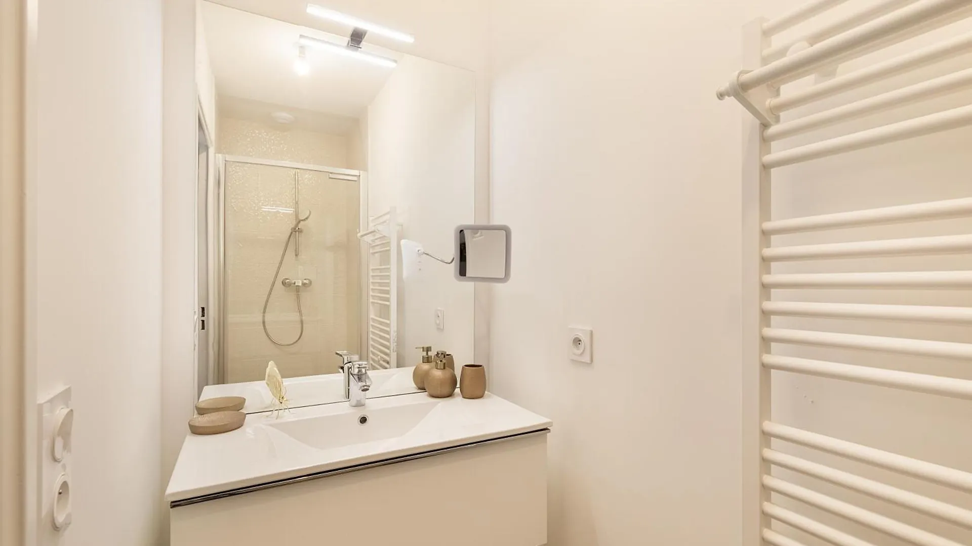 Suite De Luxe A 10 Min De Paris - Sauna, Cinema Bagneux  0*, Bagneux (Hauts-de-Seine) Frankrike